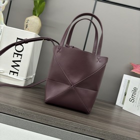 Новая мини-сумка Puzzle Fold от Loewe