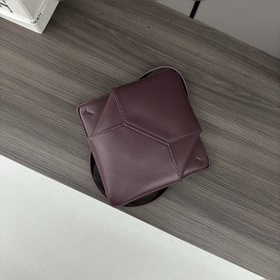 Новая мини-сумка Puzzle Fold от Loewe 
