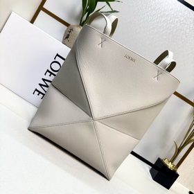 Новая модель Loewe — небольшая сумка P