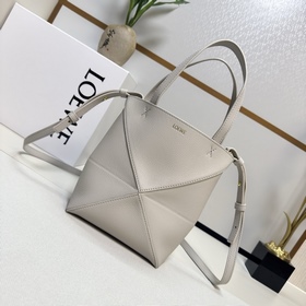 Новая мини-сумка Puzzle Fold от Loewe