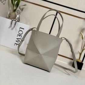 Новая мини-сумка Puzzle Fold от Loewe