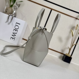 Новая мини-сумка Puzzle Fold от Loewe