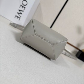Новая мини-сумка Puzzle Fold от Loewe