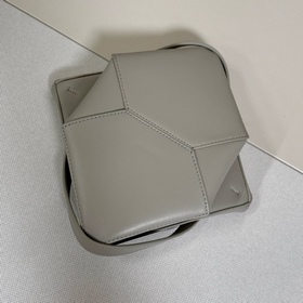 Новая мини-сумка Puzzle Fold от Loewe 