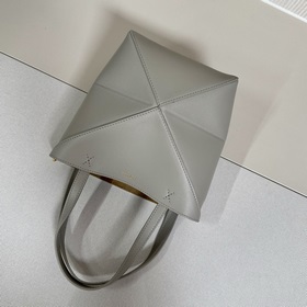 Новая мини-сумка Puzzle Fold от Loewe 
