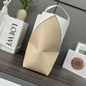 Новая модель Loewe — небольшая сумка P