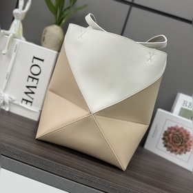 Новая модель Loewe — небольшая сумка P