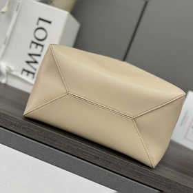 Новая модель Loewe — небольшая сумка P