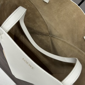 Новая модель Loewe — небольшая сумка P