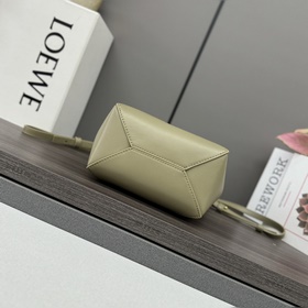 Новая мини-сумка Puzzle Fold от Loewe