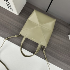 Новая мини-сумка Puzzle Fold от Loewe 
