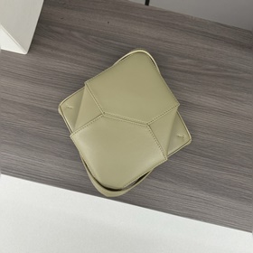 Новая мини-сумка Puzzle Fold от Loewe 
