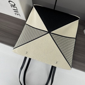 Новая сумка Puzzle Fold от Loewe. Эта 