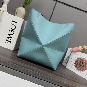 Новая модель Loewe — небольшая сумка P