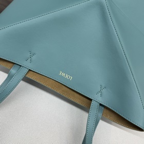 Новая модель Loewe — небольшая сумка P