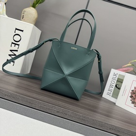 Новая мини-сумка Puzzle Fold от Loewe