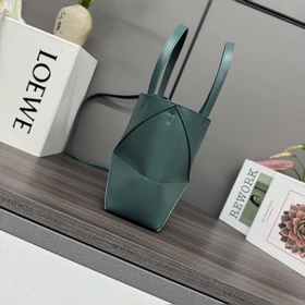 Новая мини-сумка Puzzle Fold от Loewe