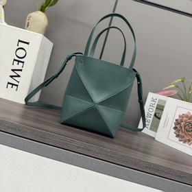 Новая мини-сумка Puzzle Fold от Loewe