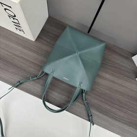 Новая мини-сумка Puzzle Fold от Loewe 