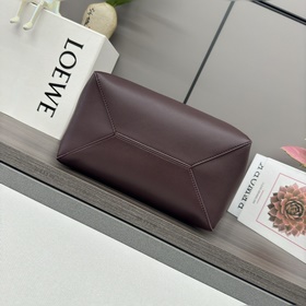 Новая модель Loewe — небольшая сумка P