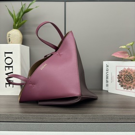 Новая модель Loewe — небольшая сумка P