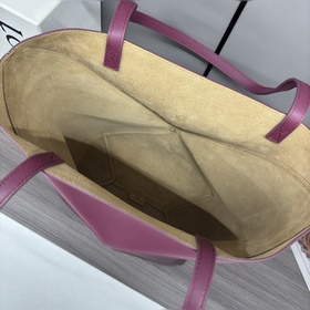 Новая модель Loewe — небольшая сумка P