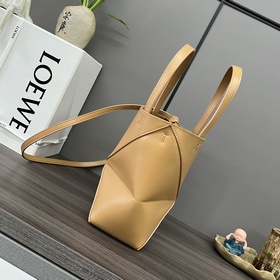 Новая мини-сумка Puzzle Fold от Loewe
