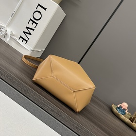 Новая мини-сумка Puzzle Fold от Loewe