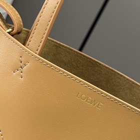 Новая мини-сумка Puzzle Fold от Loewe 