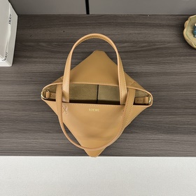 Новая мини-сумка Puzzle Fold от Loewe 