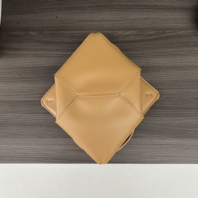 Новая мини-сумка Puzzle Fold от Loewe 
