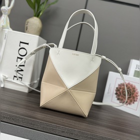 Новая мини-сумка Puzzle Fold от Loewe,