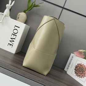 Новая модель Loewe — небольшая сумка P