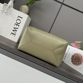 Новая модель Loewe — небольшая сумка P