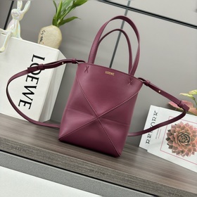 Новая мини-сумка Puzzle Fold от Loewe