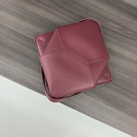 Новая мини-сумка Puzzle Fold от Loewe 