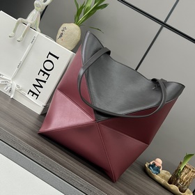Новая модель Loewe — небольшая сумка P