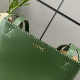 Новая модель Loewe — небольшая сумка P