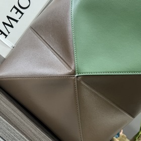 Новая модель Loewe — небольшая сумка P