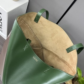 Новая модель Loewe — небольшая сумка P