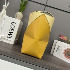 Новая модель Loewe — небольшая сумка P