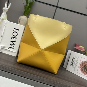 Новая модель Loewe — небольшая сумка P
