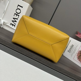 Новая модель Loewe — небольшая сумка P