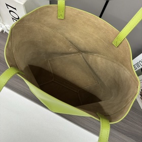 Новая модель Loewe — небольшая сумка P