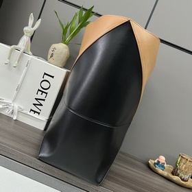 Новая модель Loewe — большая сумка Puz