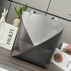 Новая модель Loewe — большая сумка Puz