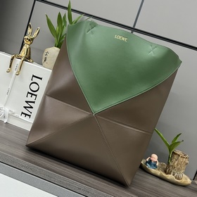 Новая модель Loewe — большая сумка Puz