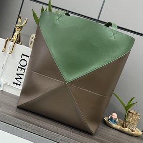 Новая модель Loewe — большая сумка Puz