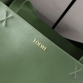 Новая модель Loewe — большая сумка Puz