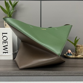 Новая модель Loewe — большая сумка Puz